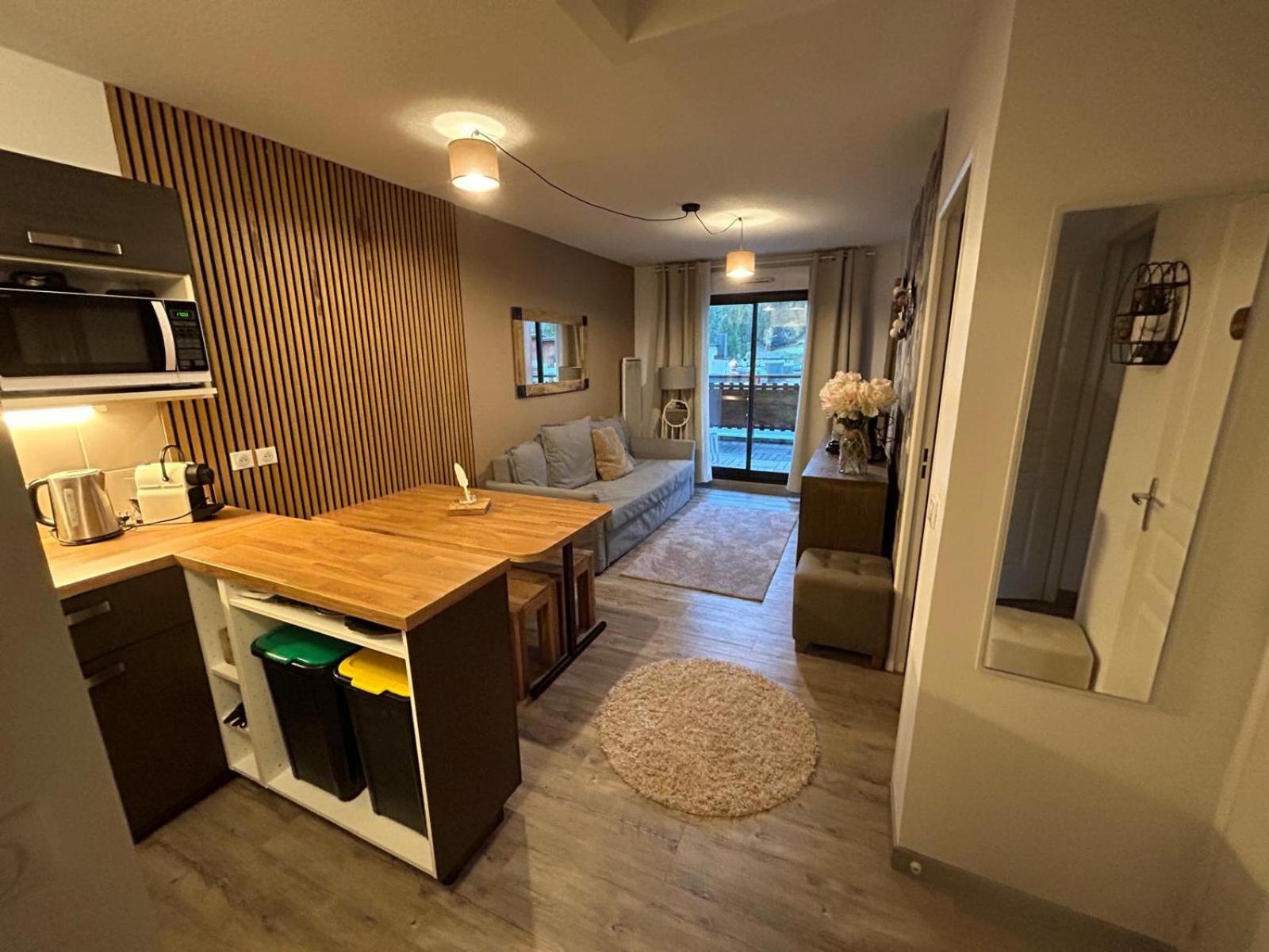 Superbe Appartement Avec Piscine Et Garage Péone Exteriér fotografie