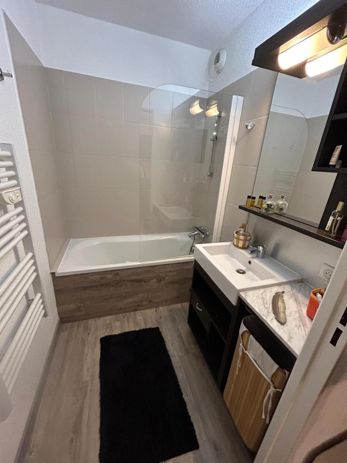 Superbe Appartement Avec Piscine Et Garage Péone Exteriér fotografie