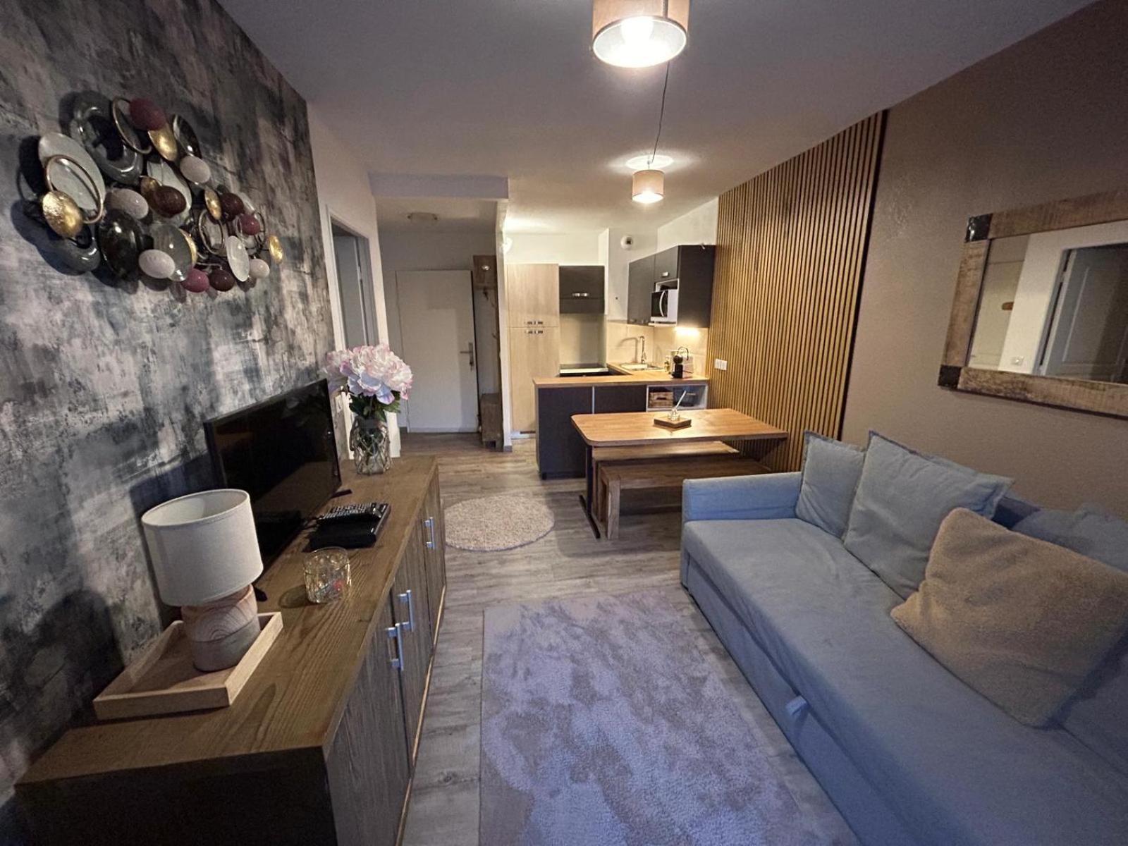 Superbe Appartement Avec Piscine Et Garage Péone Exteriér fotografie